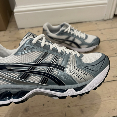 Asics GEL-Kayano 14 Fjord Grey, Kundenfoto aus der Naehe