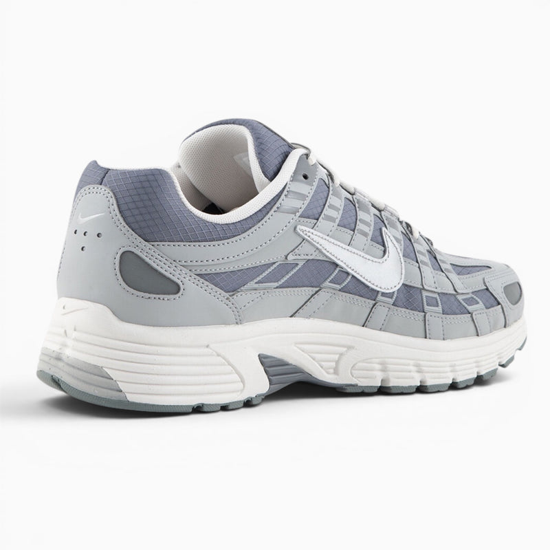 Nike P-6000 lt smoke grey/metallic silver/phantom