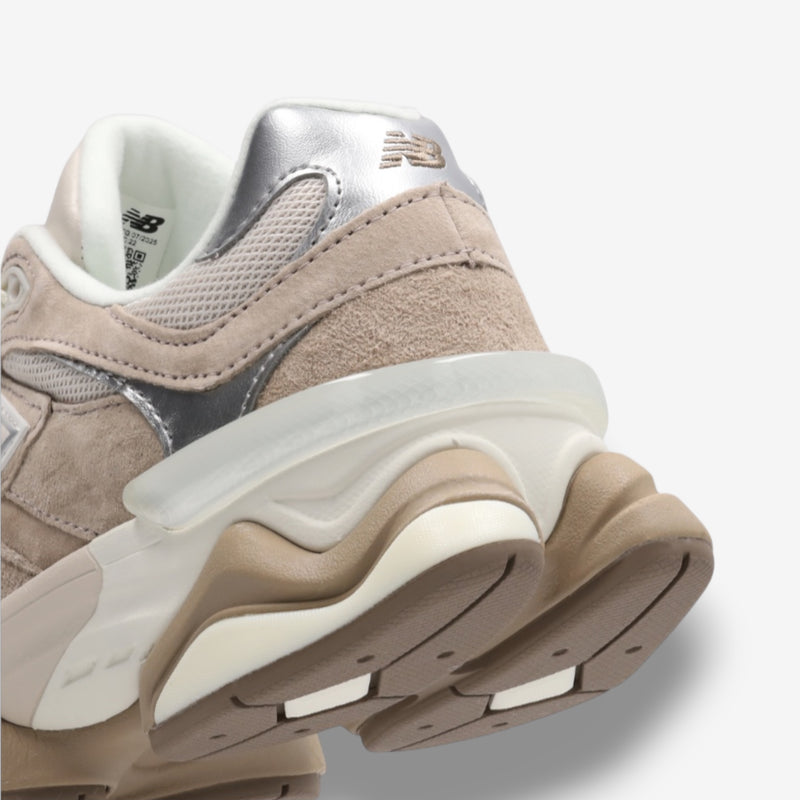 New Balance 9060 Moonbeam / Silver Metallic / Driftwood