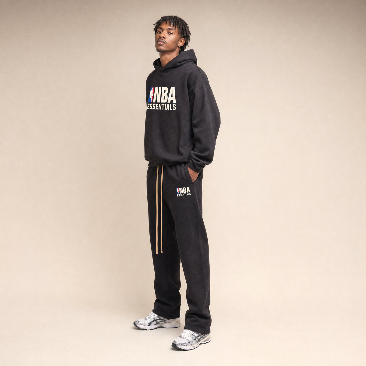 Fear of God Essentials x NBA SS25 mustat collegehousut