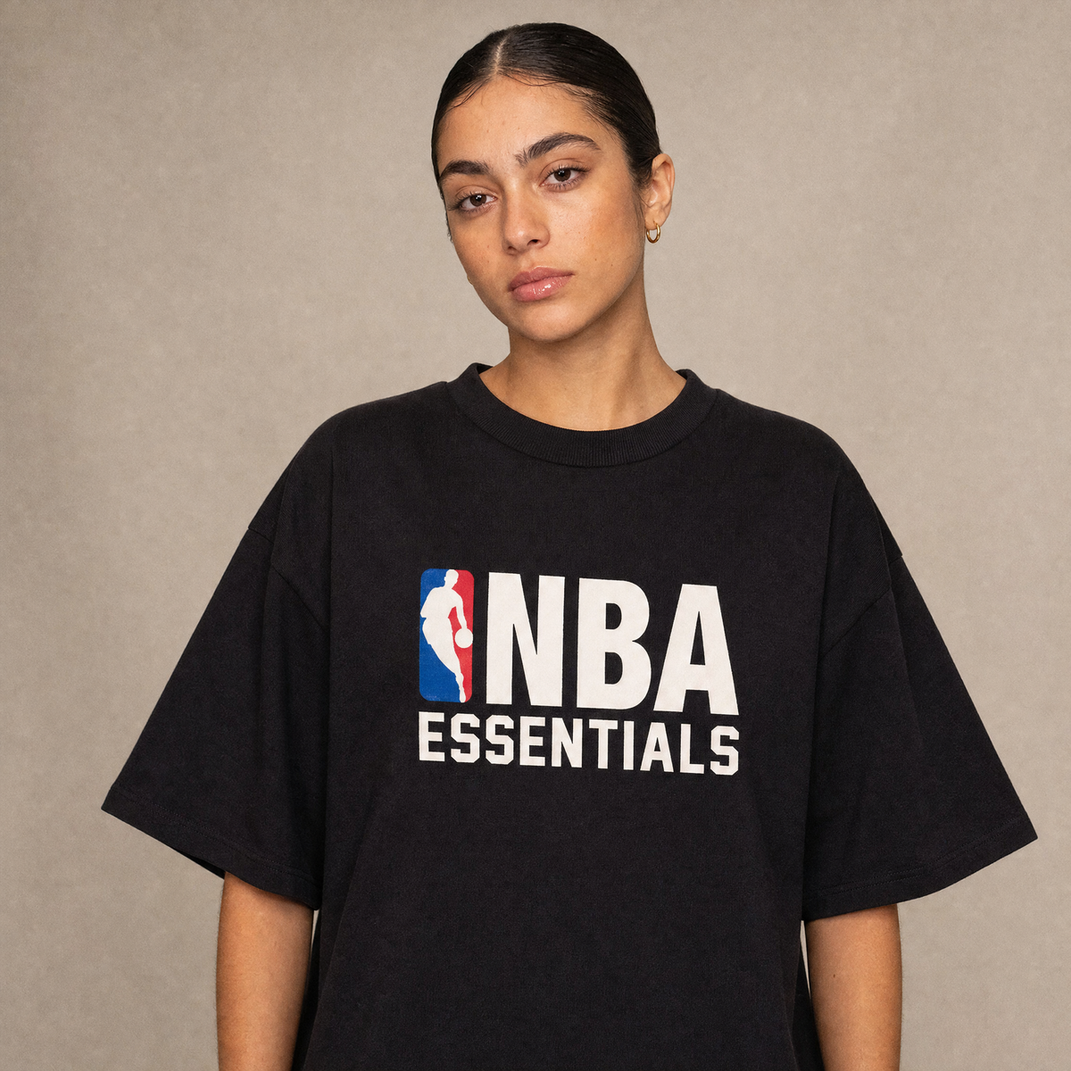 Fear of God Essentials x NBA FW24 negro T-Shirt
