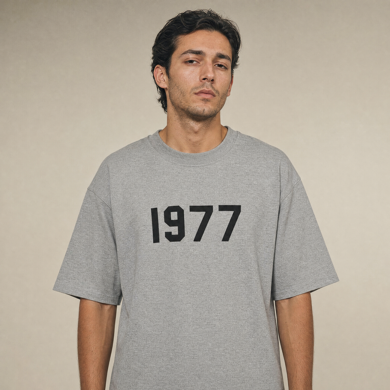 Fear of God Essentials ss22 -T-paita Dark Oatmeal 1977