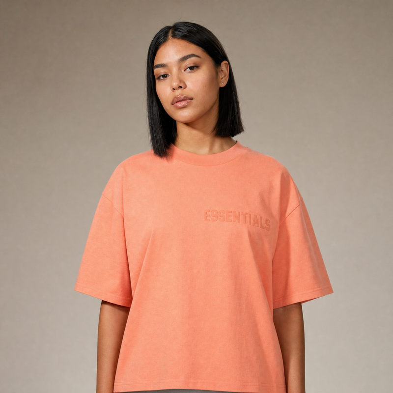 Fear of God Essentials pf22 lyhythihainen T-paita Coral