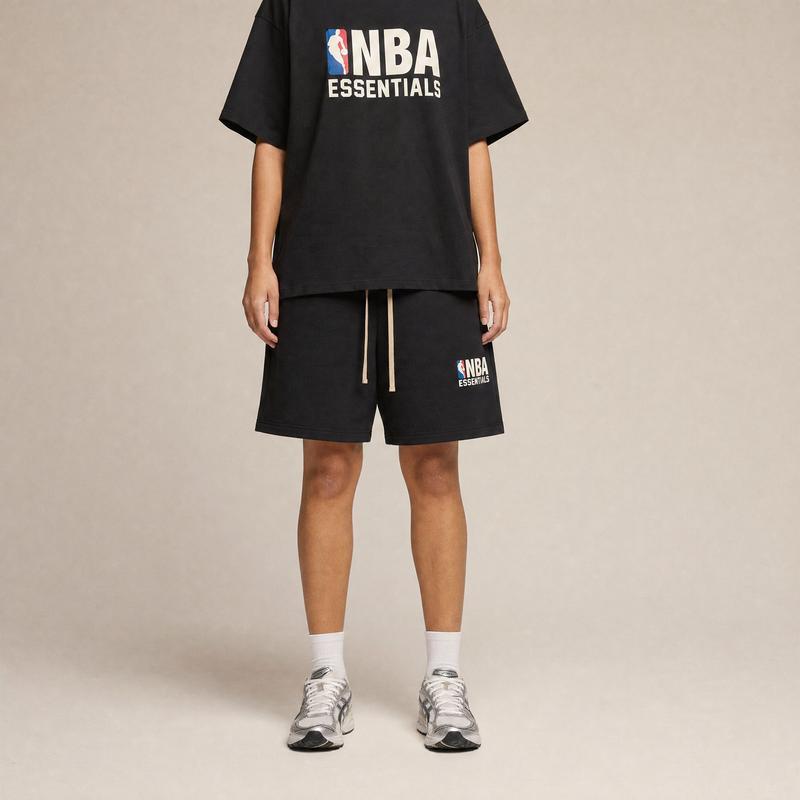 Fear of God Essentials x NBA FW24 zwarte Sweatshorts